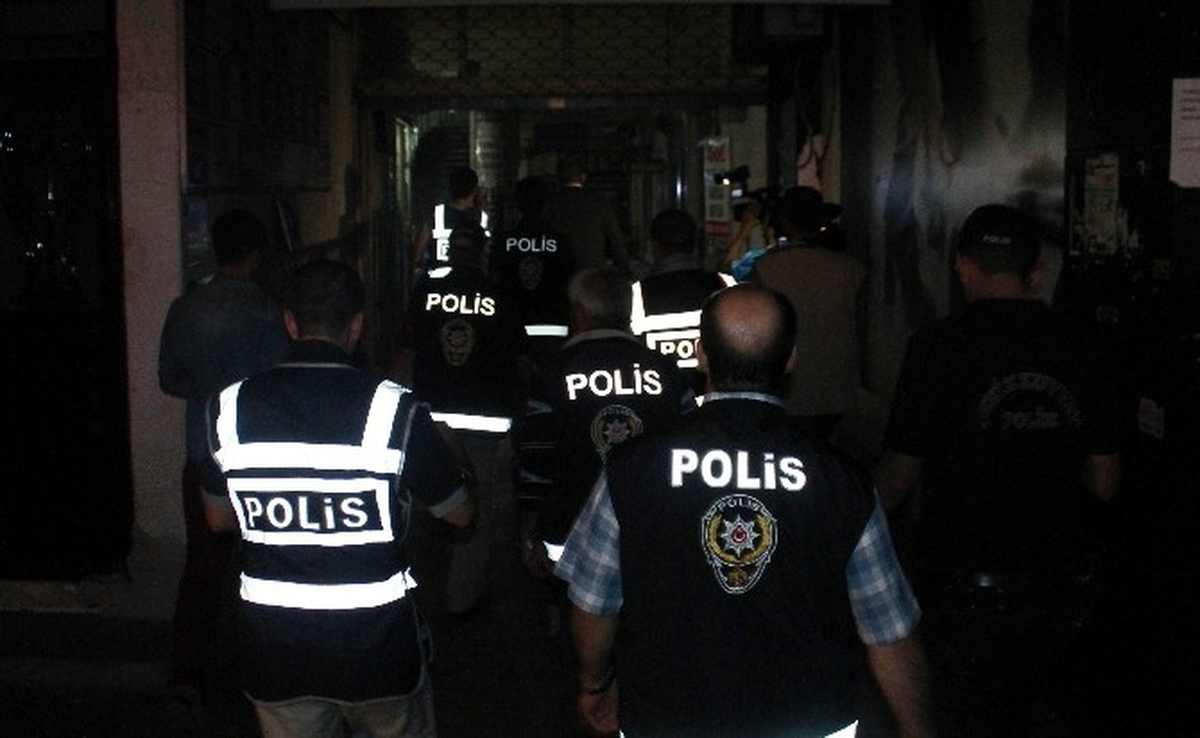 Elazığ Polisinden \'Huzur23\' Baskını
