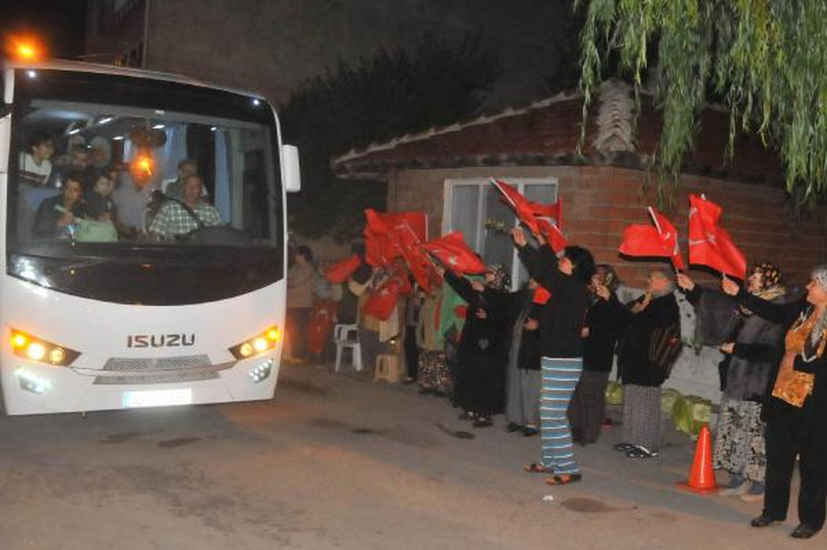 Işid\'den Kurtulan Polis Bakır\'a Coşkulu Karşılama