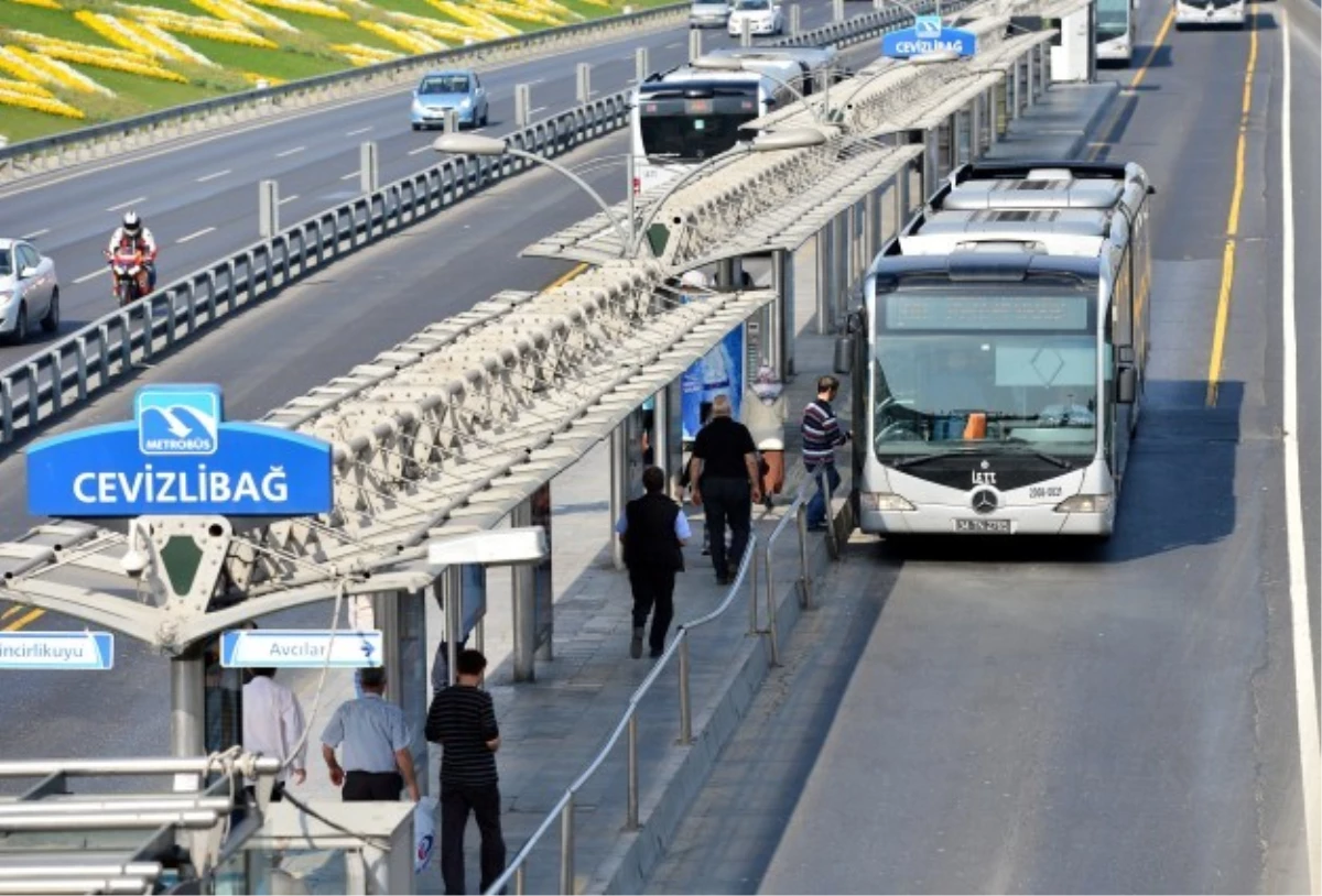 Metrobüsteki Yoğunluğa Bilimsel Çözüm Getirildi