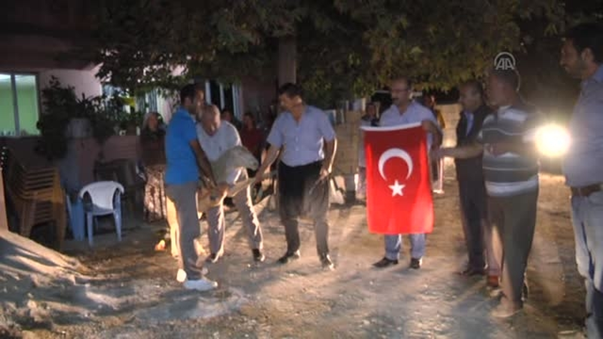 Özel Harekatçı Komiser Coşkun, Dinar\'daki Evine Gitti