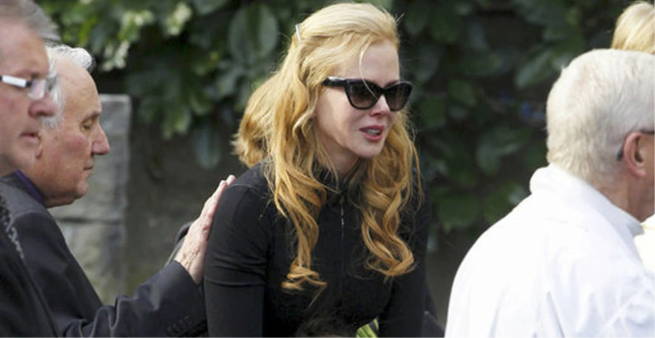 Nicole Kidman, Babasını Cenazede Söylediği Şarkıyla Toprağa Verdi