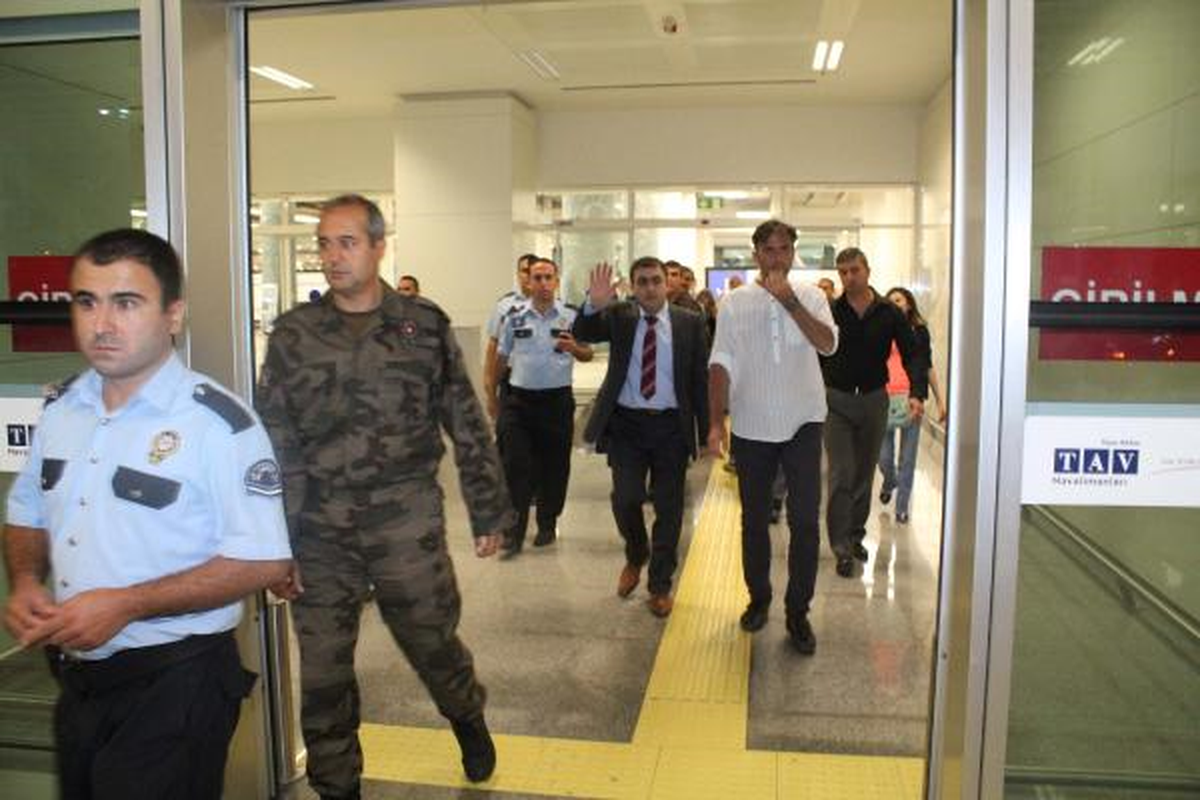 Serbest Bırakılan Özel Harekat Polisi İzmir\'de