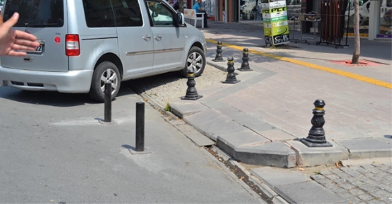 Sinop Belediyesi\'nden "Engellilerin Geçiş Rampalarına Park Etmeyin" Uyarısı