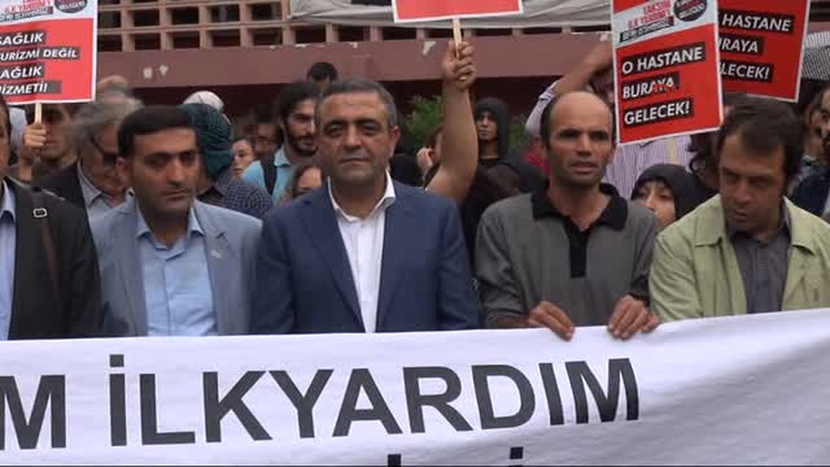 Taksim İlkyardım Hastanesi\'nin Geri Gelmesi İçin Gözyaşı Döktü