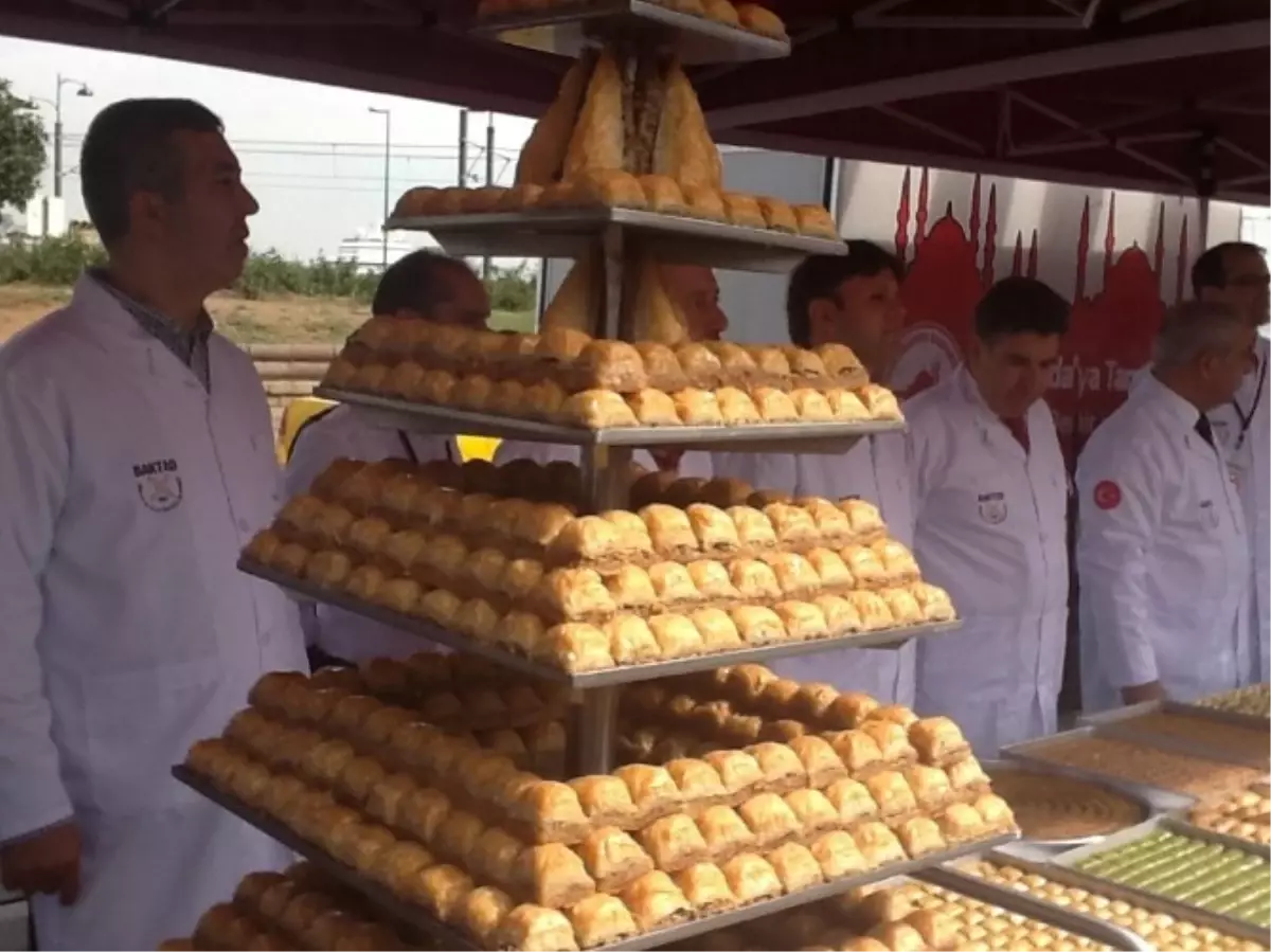 Tarihi Yarımadada Baklava İzdihamı