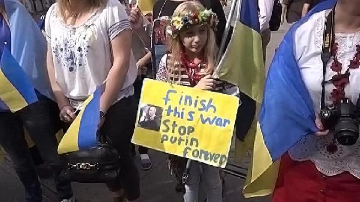 Türkiye\'deki Ukraynalılar Barış İçin Yürüdü
