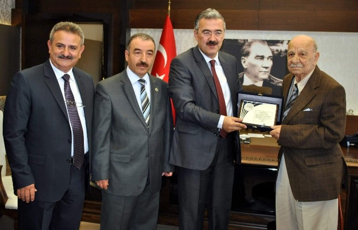 73 Yıllık Saatçi Aydın\'da Yılın Ahisi Oldu