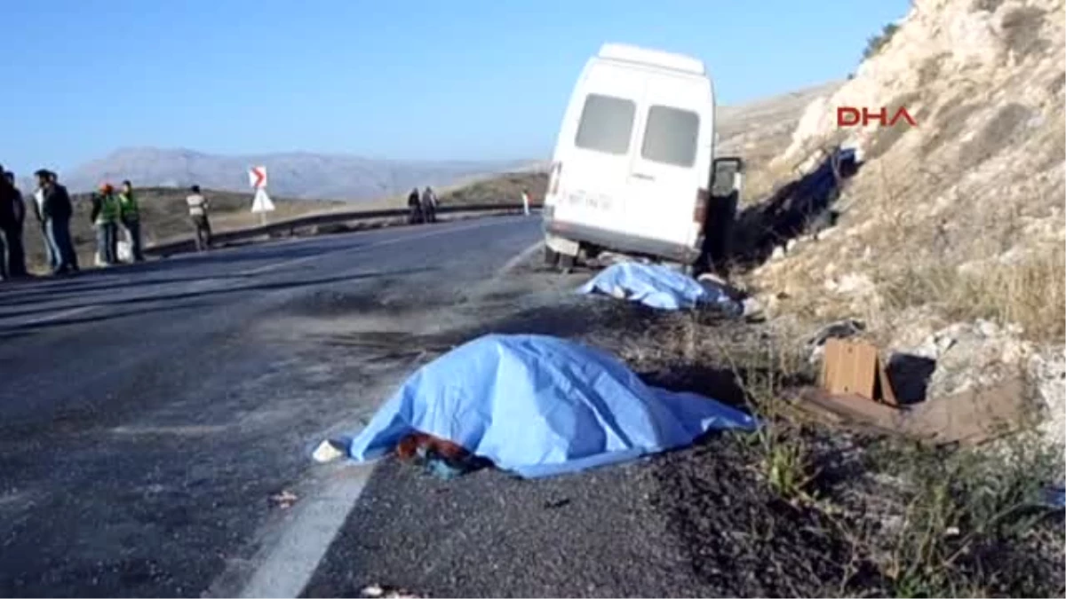 Antalya\'da Aşırı Hız Faciası 4 Ölü, 20 Yaralı