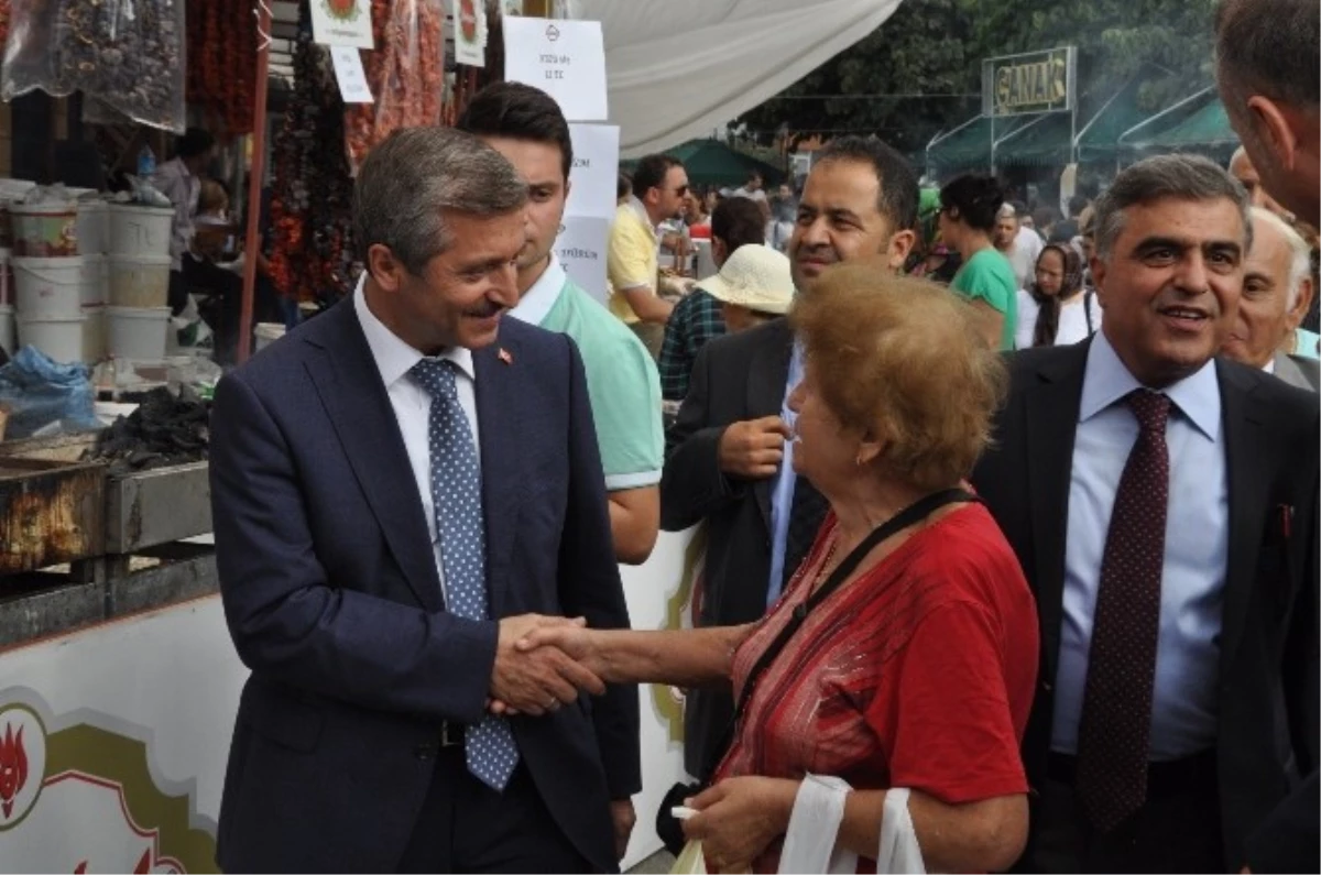 Başkan Mehmet Tahmazoğlu ve Celal Doğan\'a İstanbul\'da Sevgi Seli