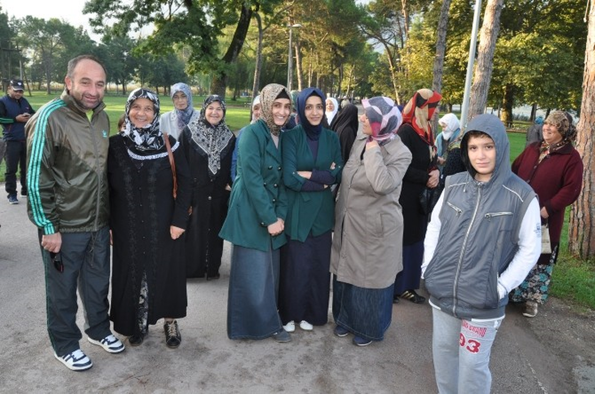 Başkanlar Seka Kamp Alanı\'nda Yürüdüler