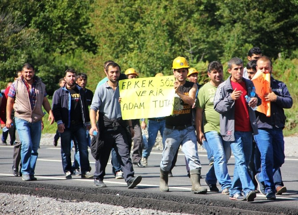 Ekmek İçin Kilometrelerce Yol Yürüyorlar