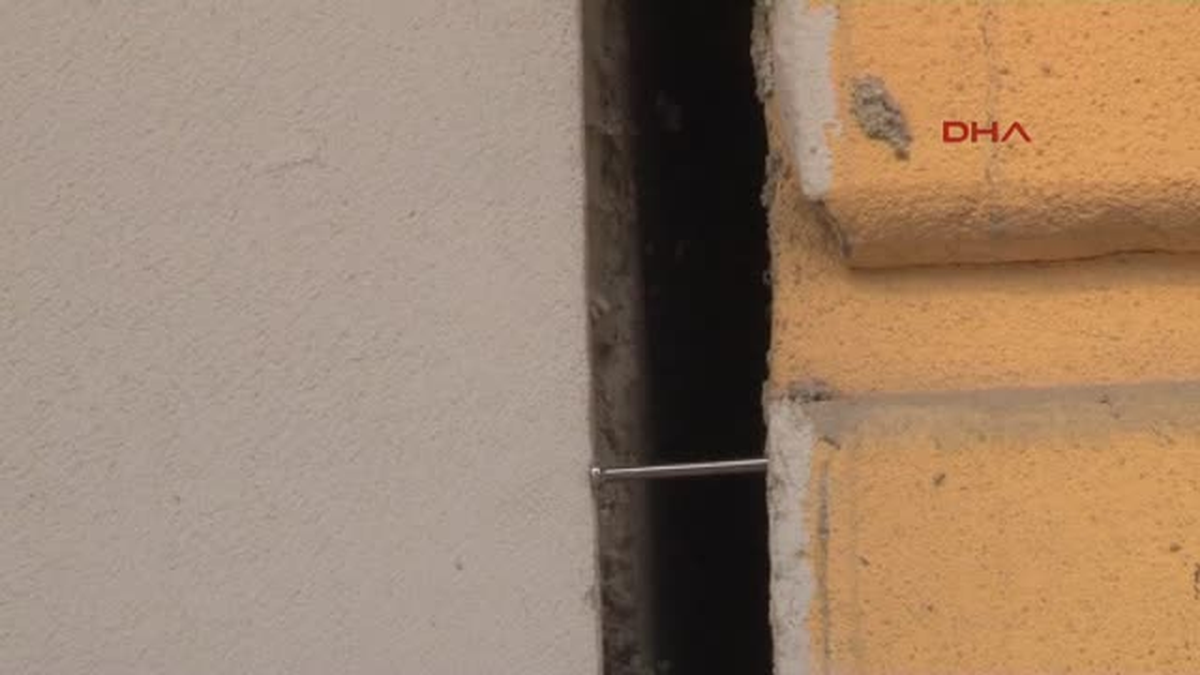 Esenyurt\'ta Apartman Sakinleri Geceyi Sokakta Geçirdi