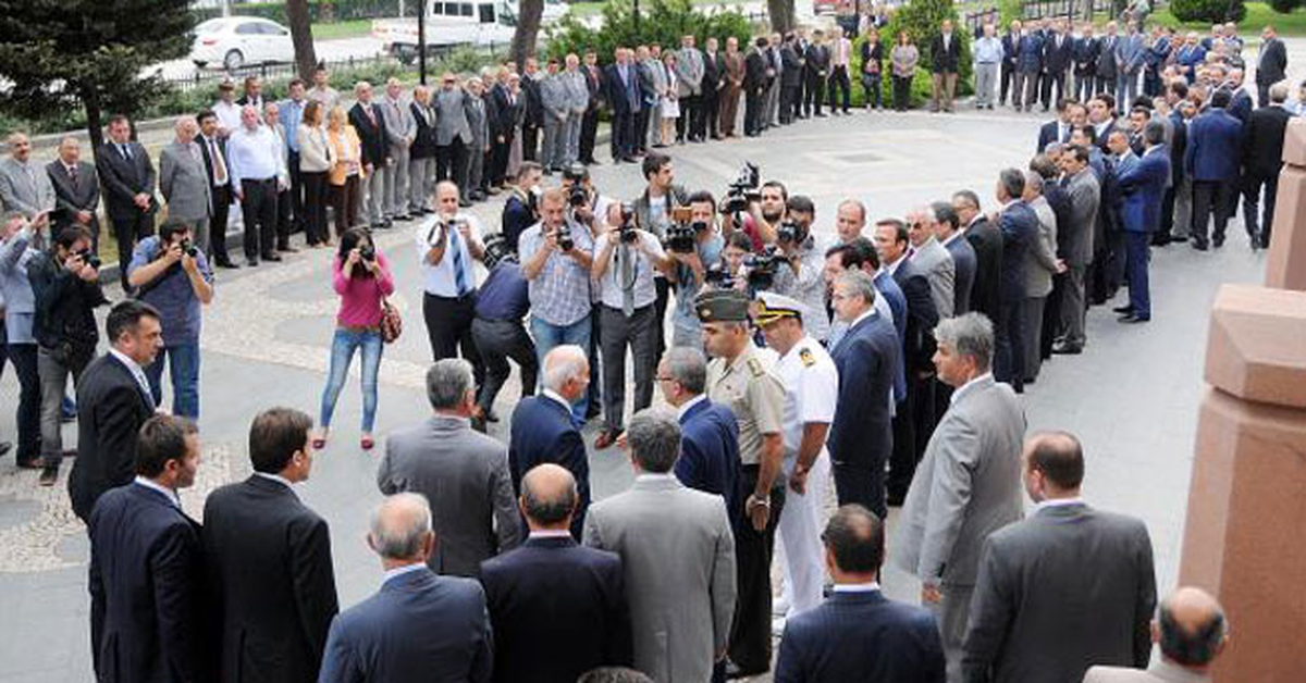 Samsun\'da Yeni Vali İbrahim Şahin\'i Karşılayanlar Kuyruk Oluşturdu