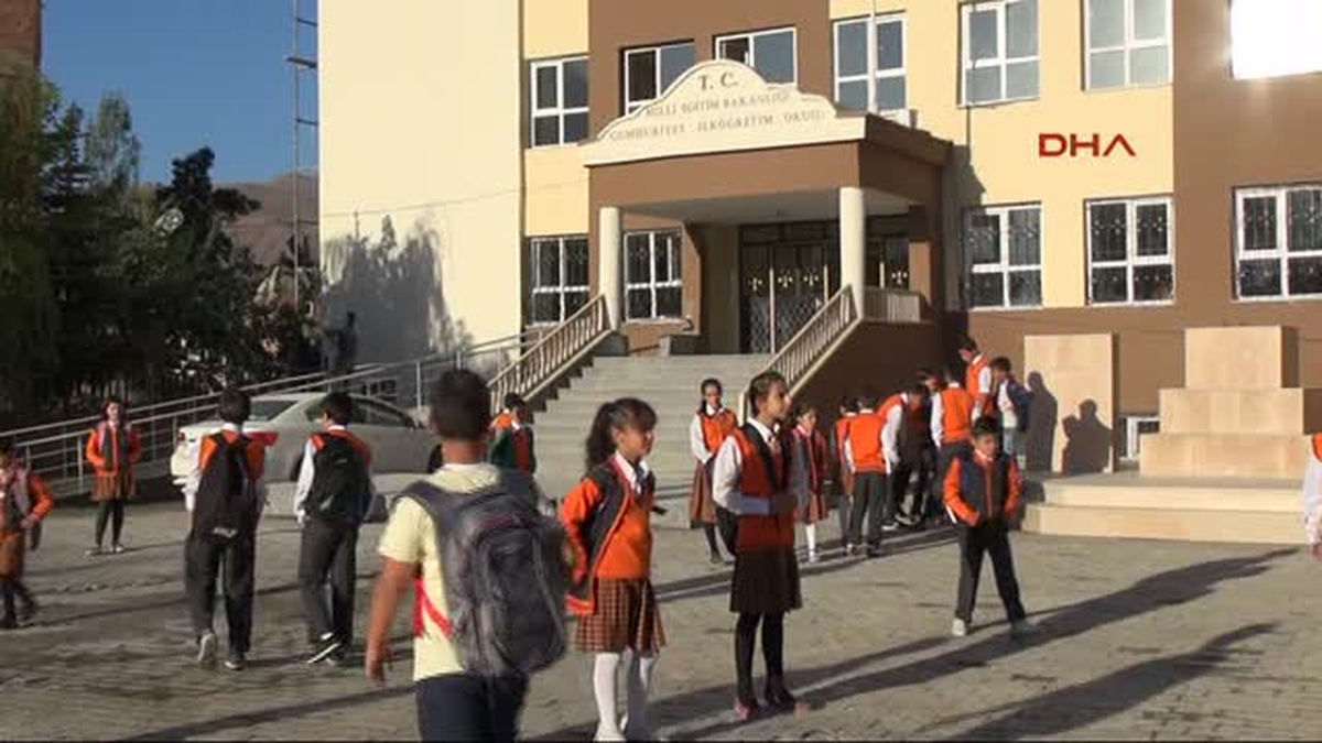 Hakkari\'de \'Boykot\' Bitti, Eğitim Başladı