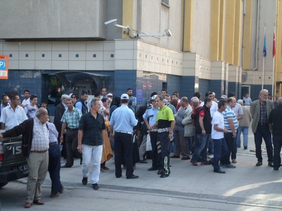Kavga Eden Şahısları Trafik Polisi Ayırdı