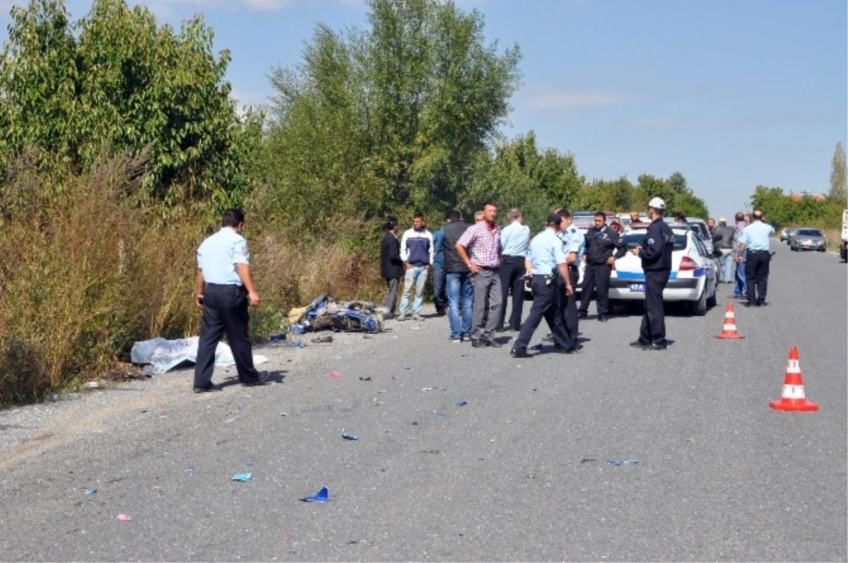 Konya\'da Otomobil ile Motosiklet Çarpıştı: 1 Ölü, 1 Yaralı