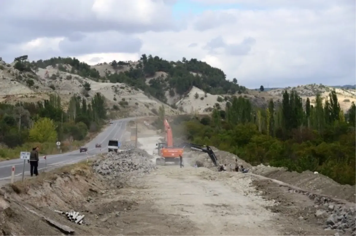 Kütahya-Gediz-Uşak Karayolu\'ndaki Duble Yol Çalışması