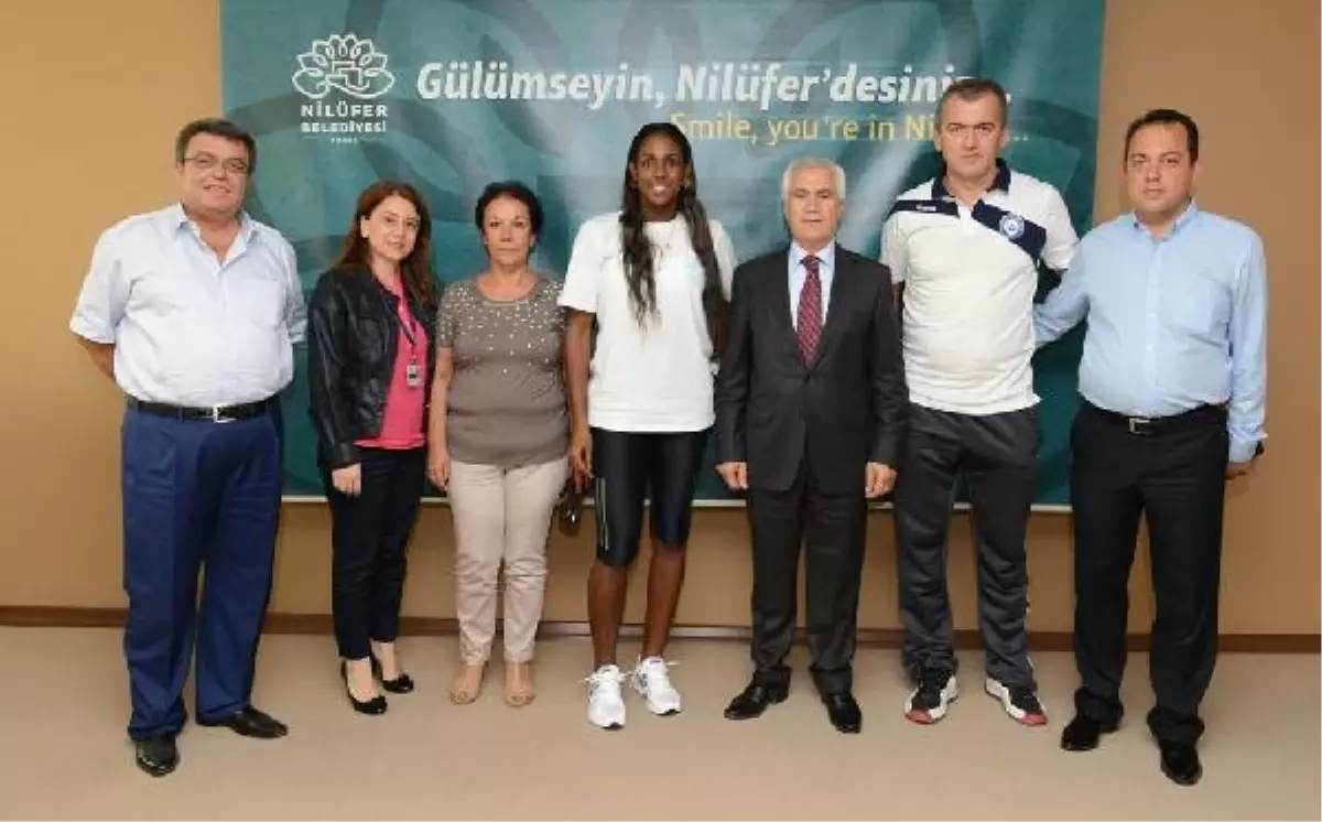 Nilüfer Belediyespor\'a Kübalı Smaçör