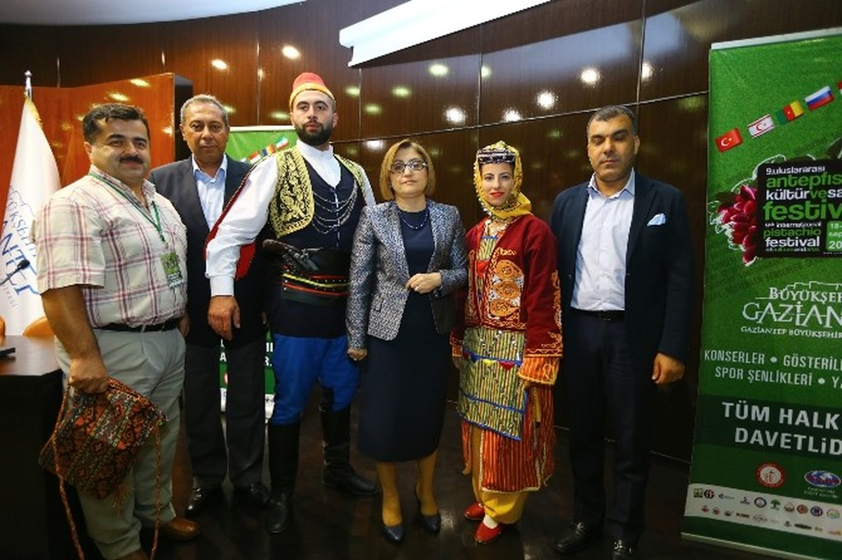 Şahin, Festivale Katılanları Ödüllendirdi