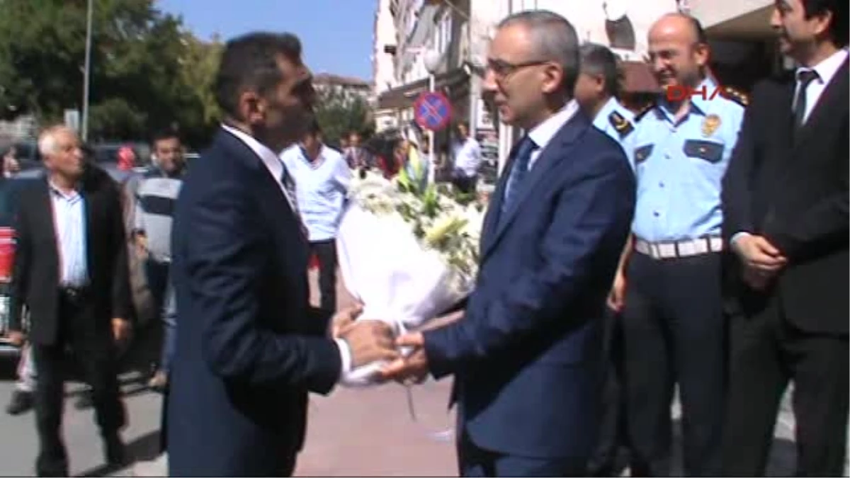 Samsun Işid\'in Elinden Kurtulan Polis Memuru, Samsun\'da Çiçeklerle Karşılandı