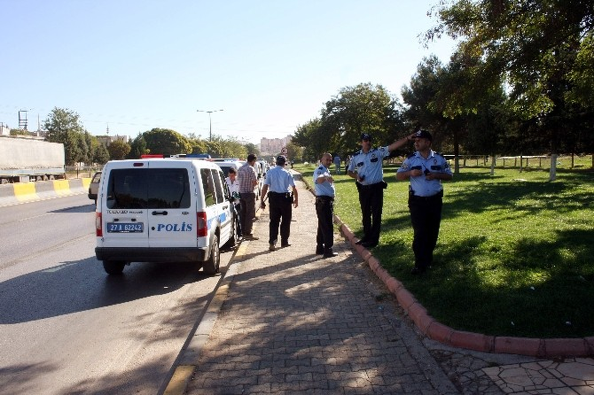 Şüpheli Çantadan El Bombası ve Kalaşnikof Mermileri Çıktı