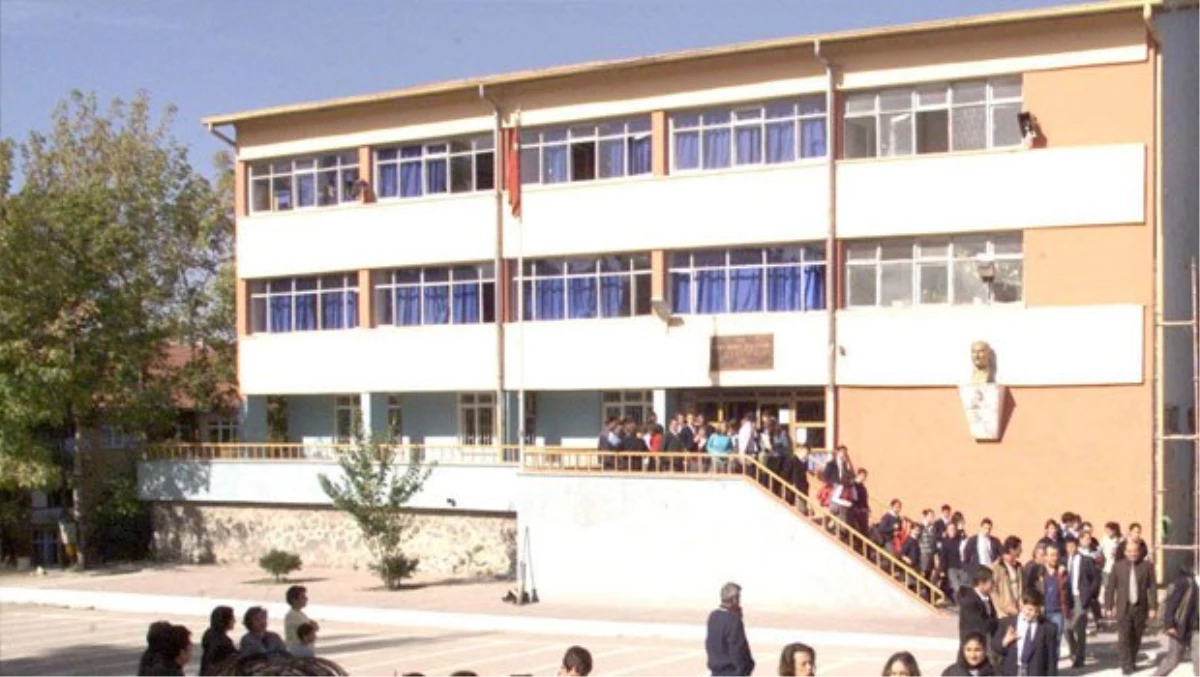 Acıgöl\'de Okul Çevresinde Dolaşanlara Para Cezası