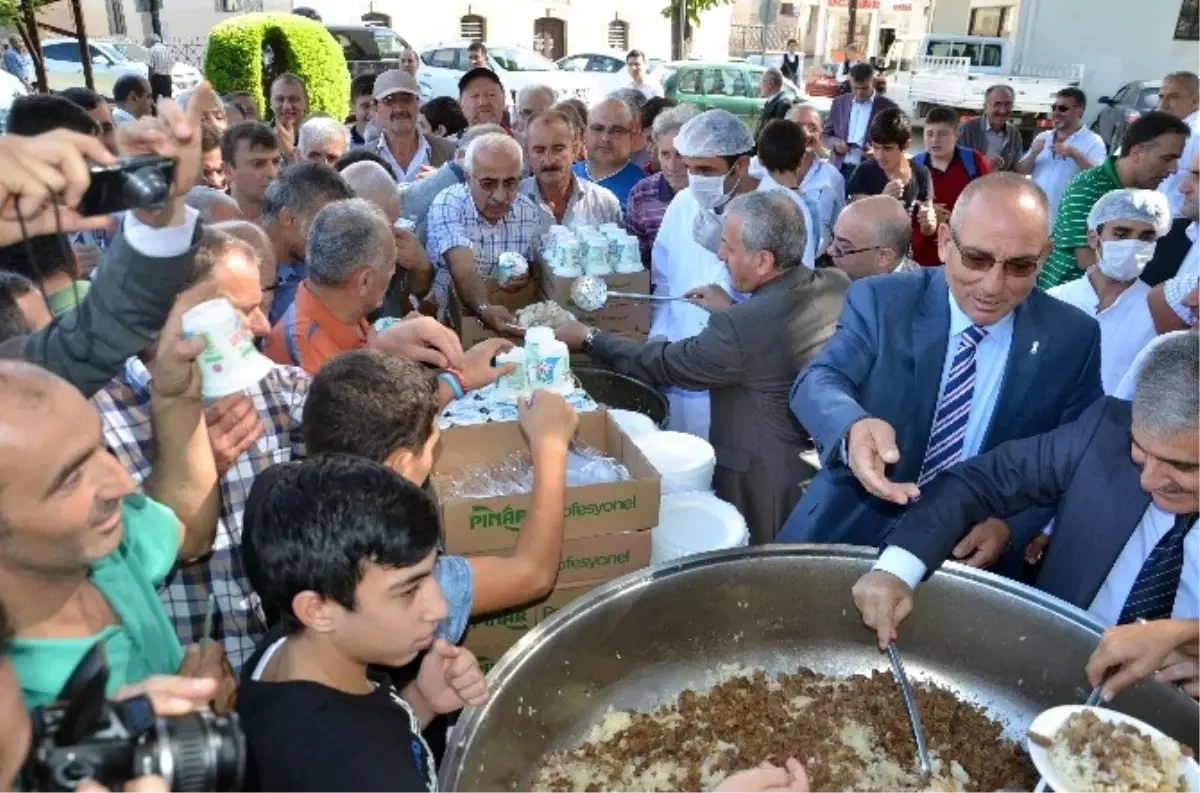 Ahilik Kültür Haftası Etkinlikleri Kapsamında Vatandaşlara Pilav Dağıtıldı