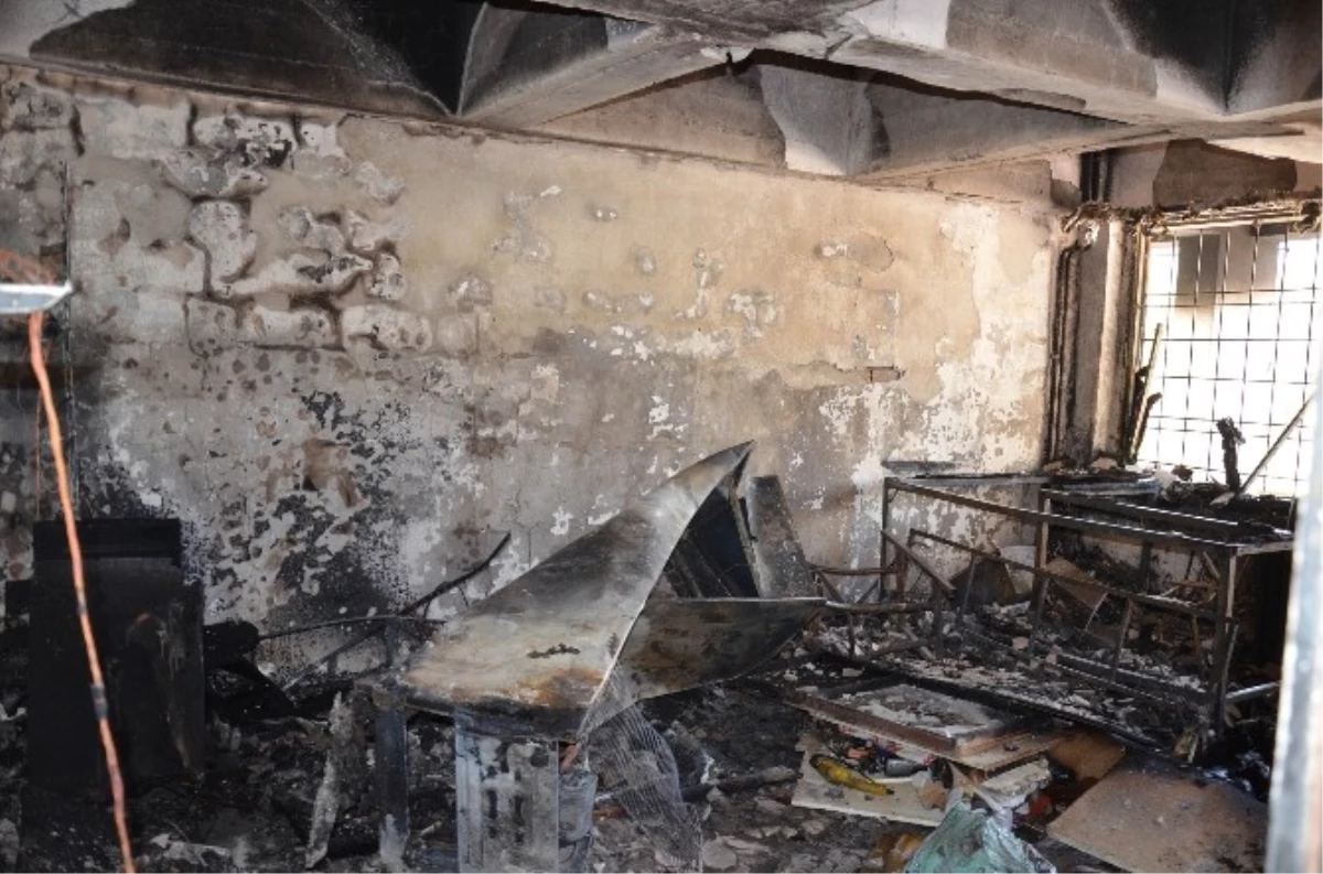 Yüksekova\'da İki Okul Ateşe Verildi
