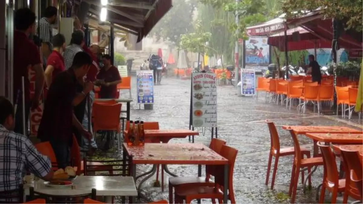 Edirne\'de Şiddetli Rüzgar ve Yağmur Etkili Oldu