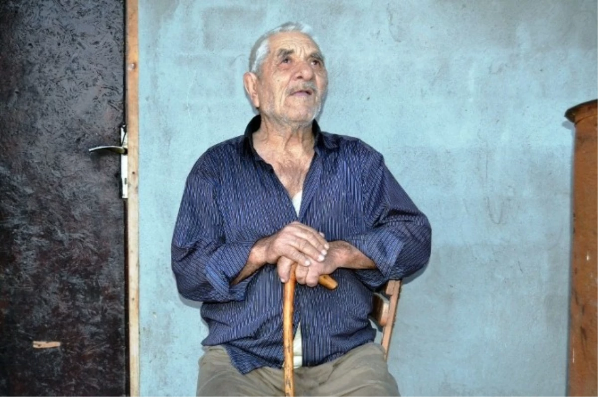 Görme Engelli Yaşlı Adam, Dağ Başında Açlıkla Boğuşuyor