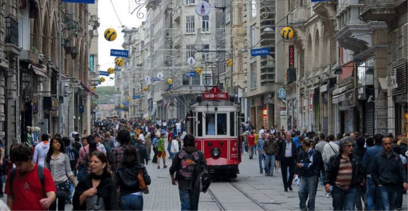 İnsan Hakları Derneği Üyeleri İstiklal Caddesi\'nde Kürtçe Dersi Verdi