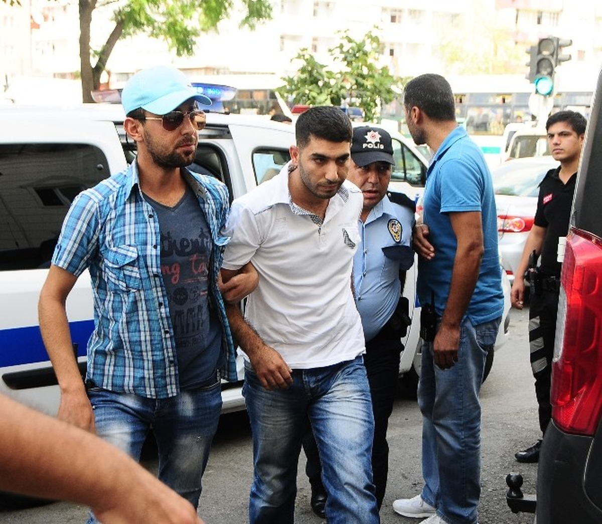 Kapkaççı Çantayı İç Çamaşırına Sakladı
