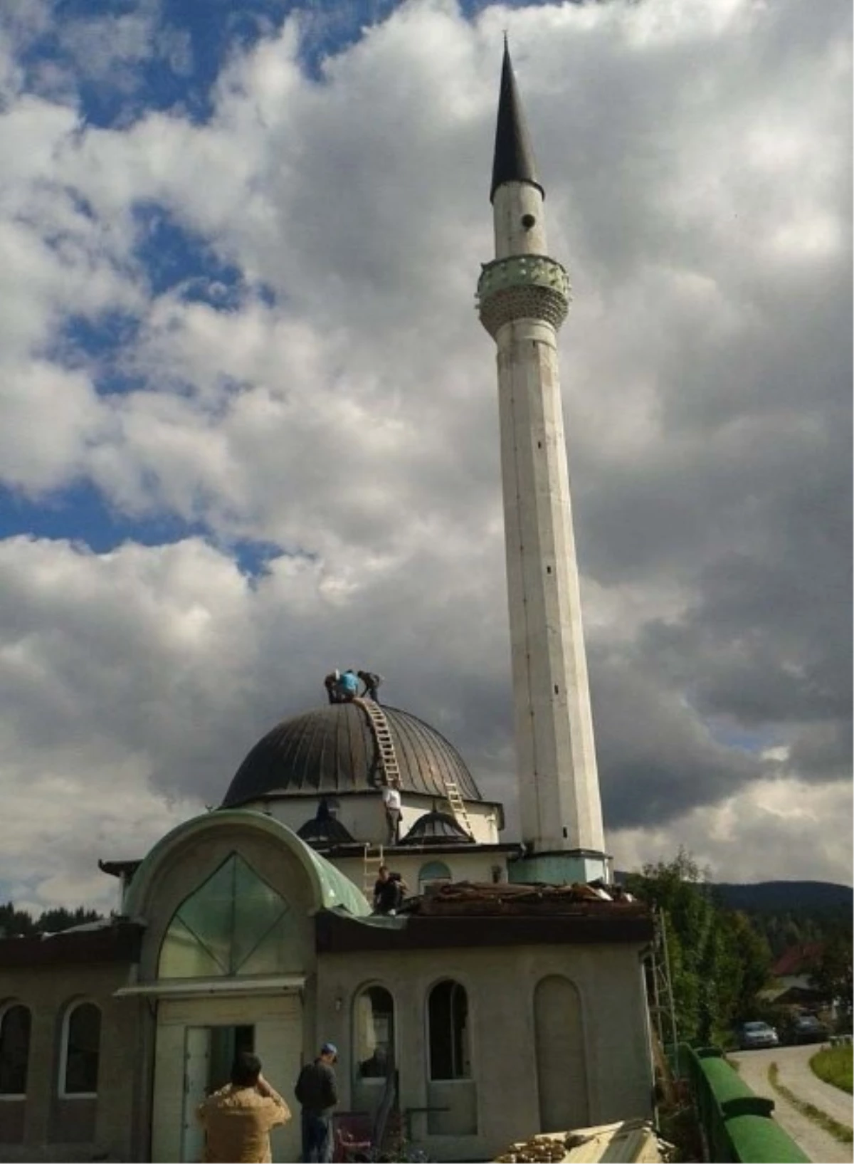 Karadağ\'da Mekke-İ Mükerreme Cami Tika Tarafından Onarılıyor