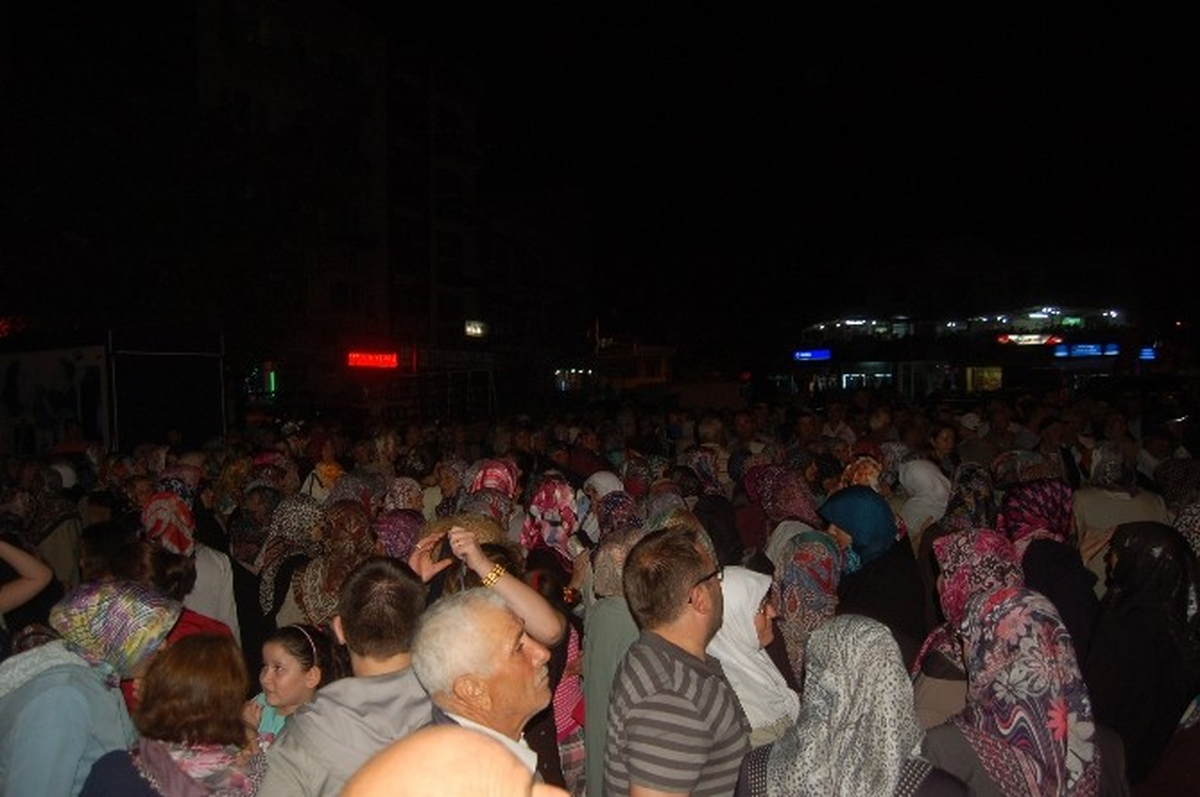 Lapseki\'de Hacı Adayları Yolcu Ediliyor