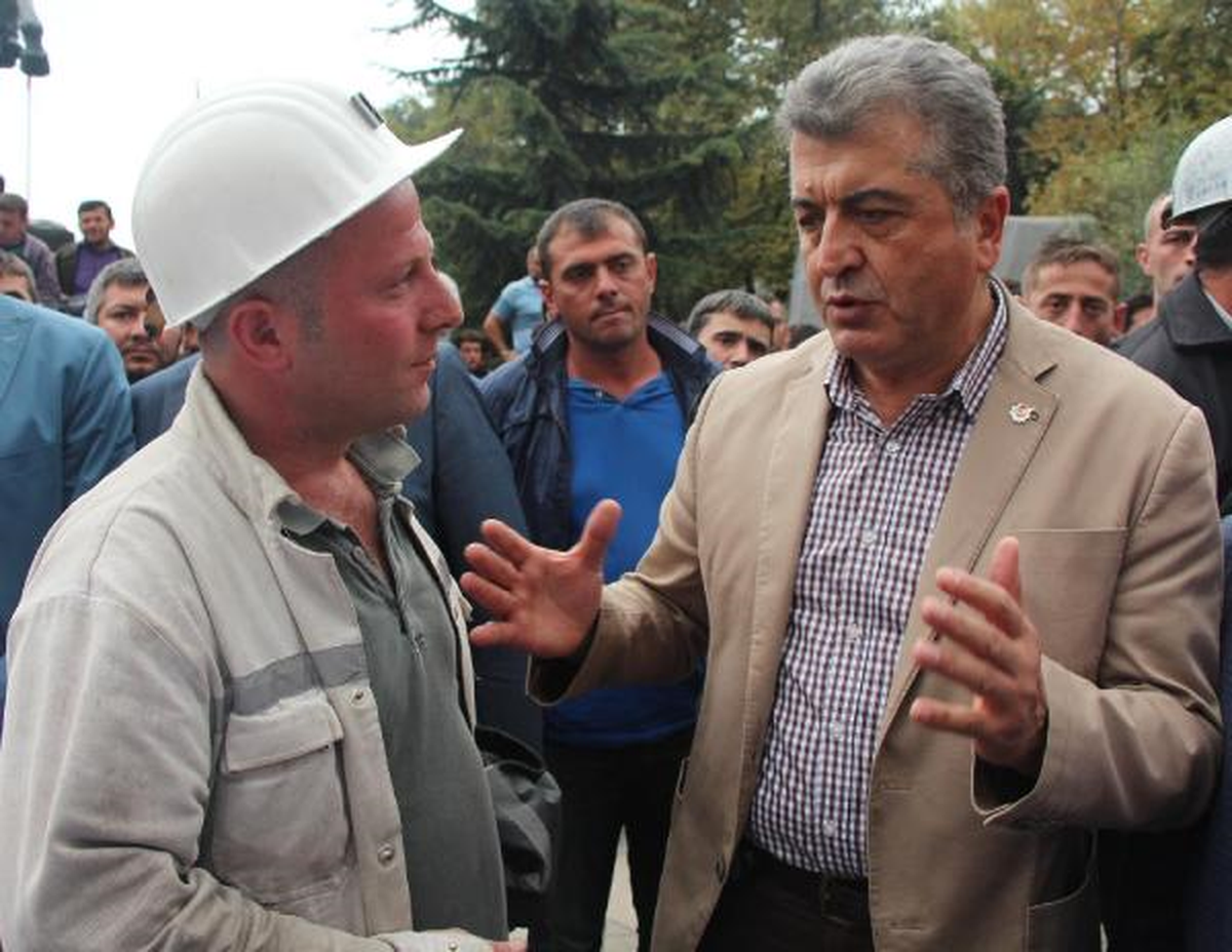 Madencilerin Valilik Önündeki Eylemi Sürüyor (2)