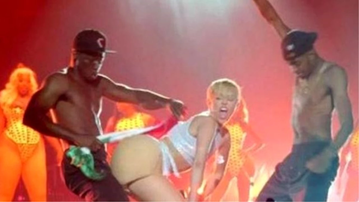 Miley Cyrus\'un Başını Belaya Sokan Dans