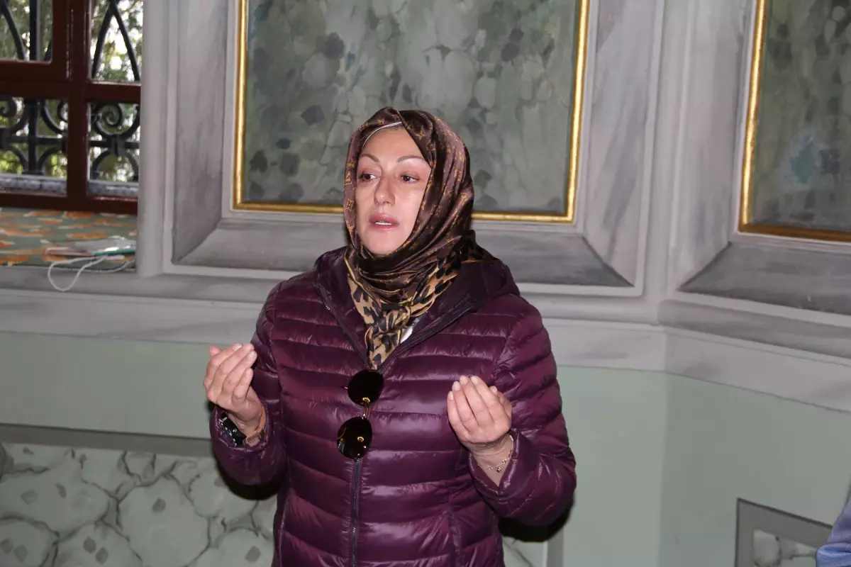 Muazzez Ersoy Zeki Müren\'in Mezarını Ziyaret Etti