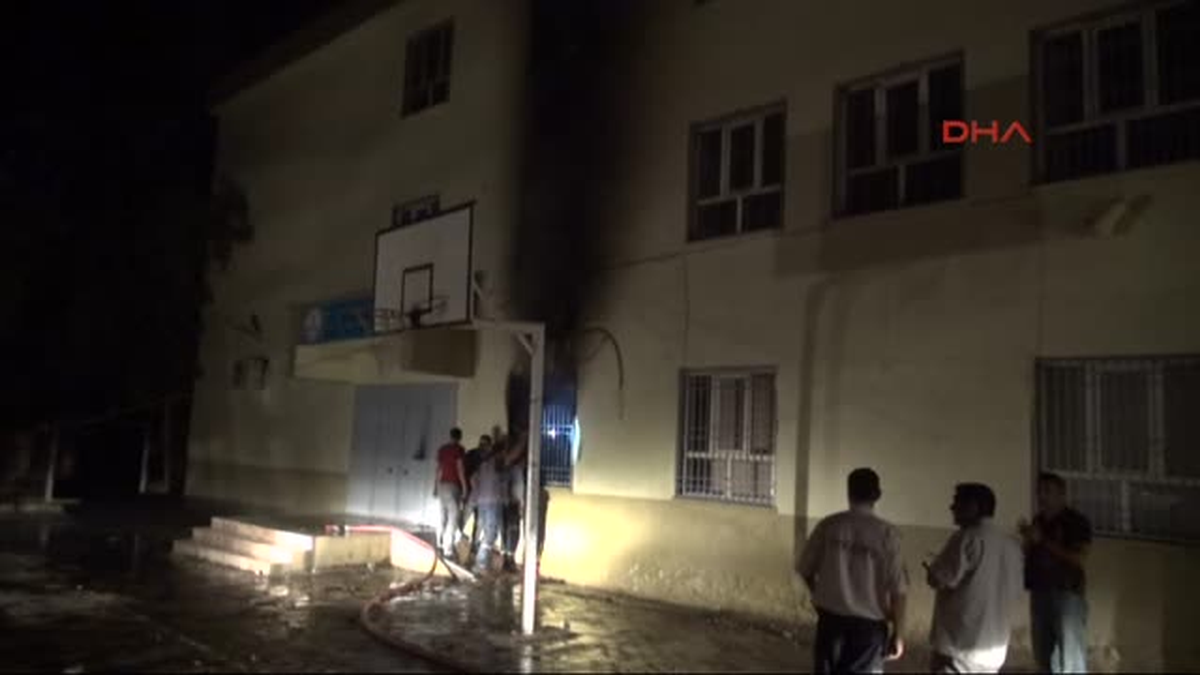 Nusaybin\'de Okula Molotoflu Saldırı