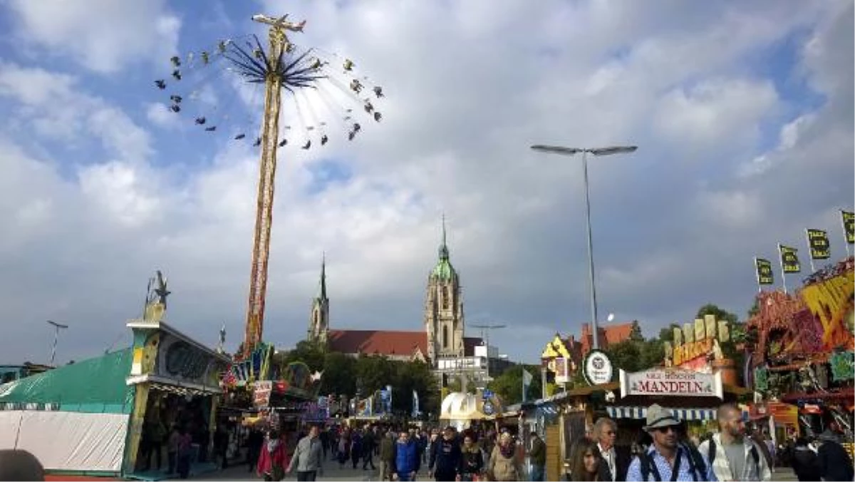 Oktoberfest\'teki Bira Festivali Polise Zor Anlar Yaşattı