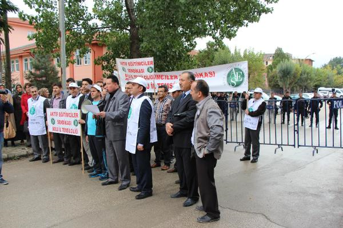 Okul Müdürlerinin Görevden Alınmasını Protesto Ettiler