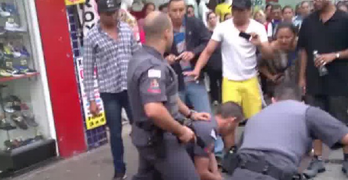 Polis, Silahı Ağzına Sokup Ateşledi