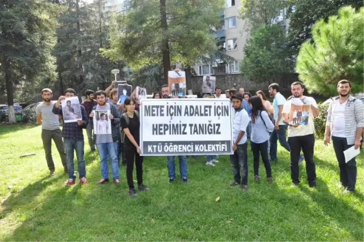 Saldırıya Uğrayan Üniversiteli İçin Hastane Bahçesinde Eylem