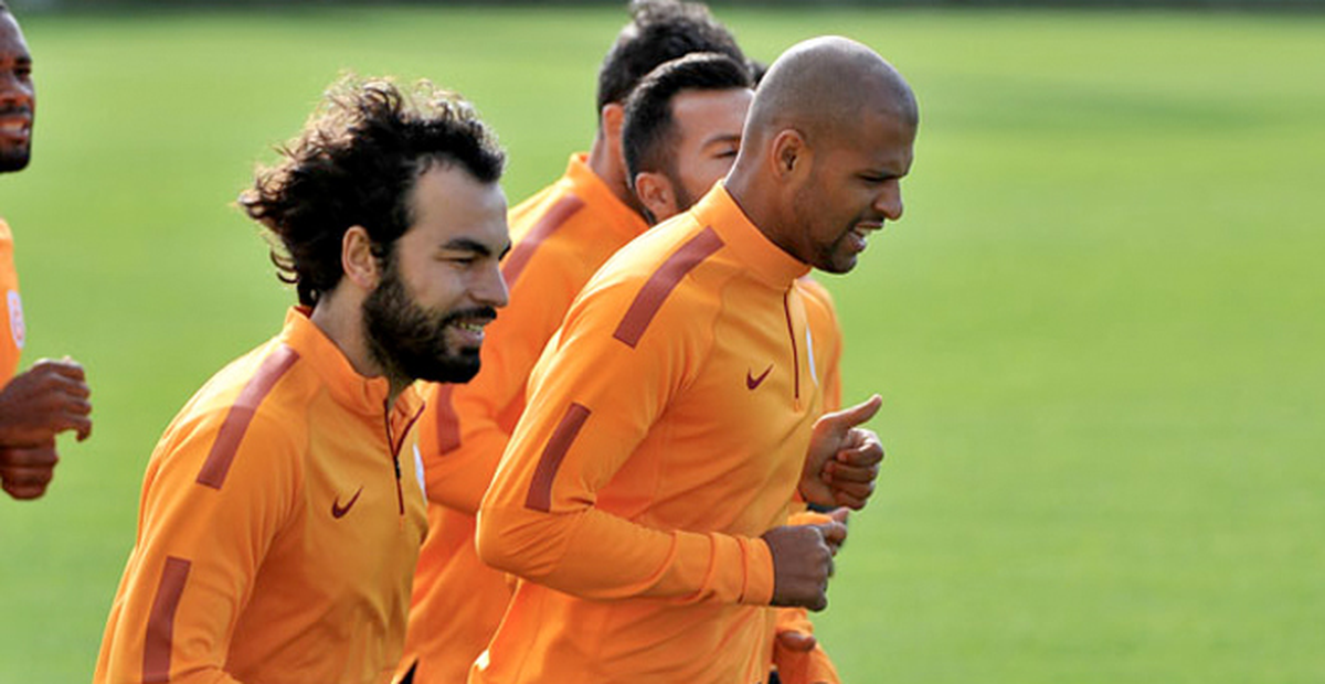 Selçuk ve Felipe Melo, Galatasaray Antrenmanında Samimi Pozlar Verdi