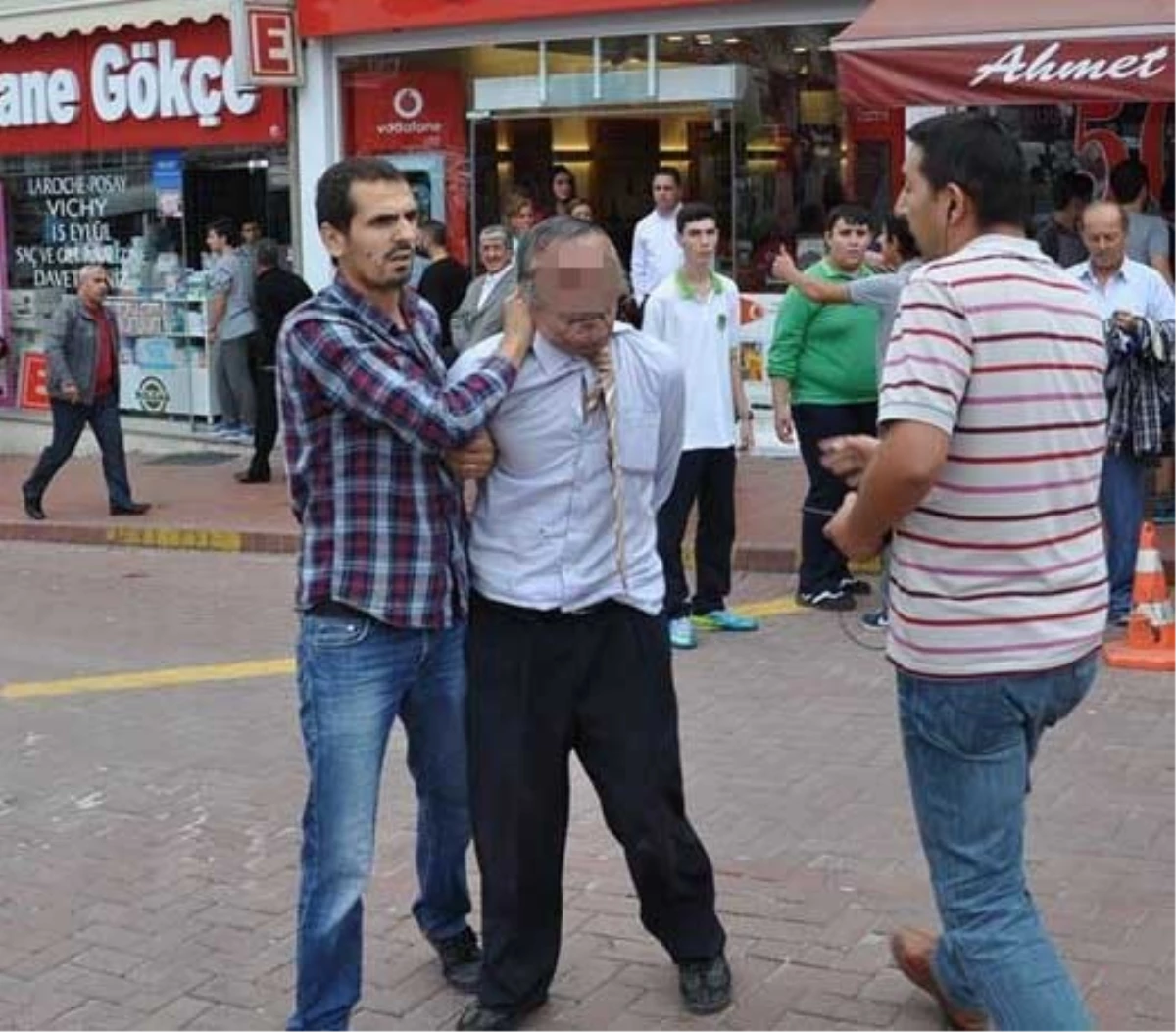 Sinop\'ta Emekli Polis Üç Kişiyi Vurdu
