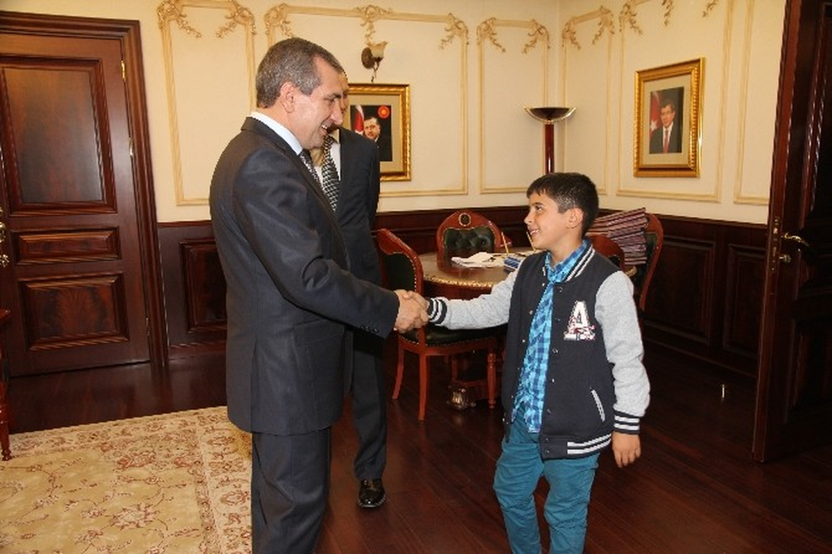 Sivas' Filminin Ödüllü Oyuncusu Doğan İzci Yozgat Valisi Yazıcı'yı Ziyaret Etti