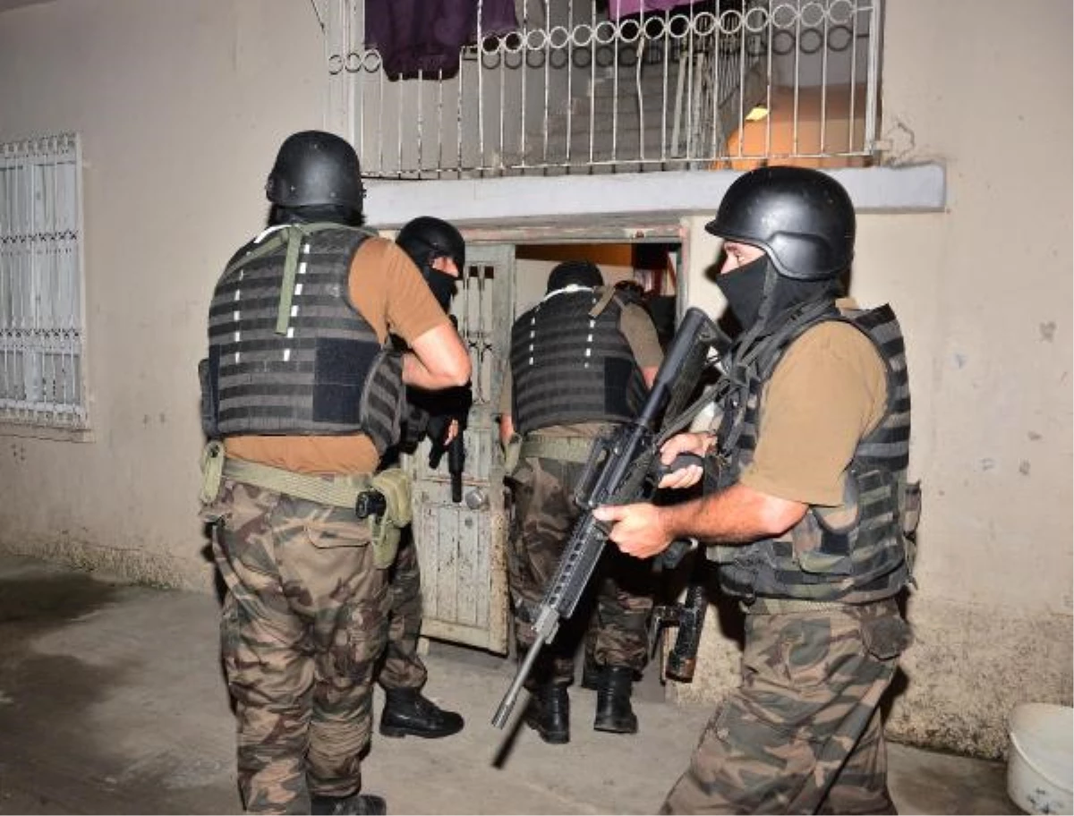 Adana\'da 1000 Polisle Şafak Operasyonu: 19 Gözaltı