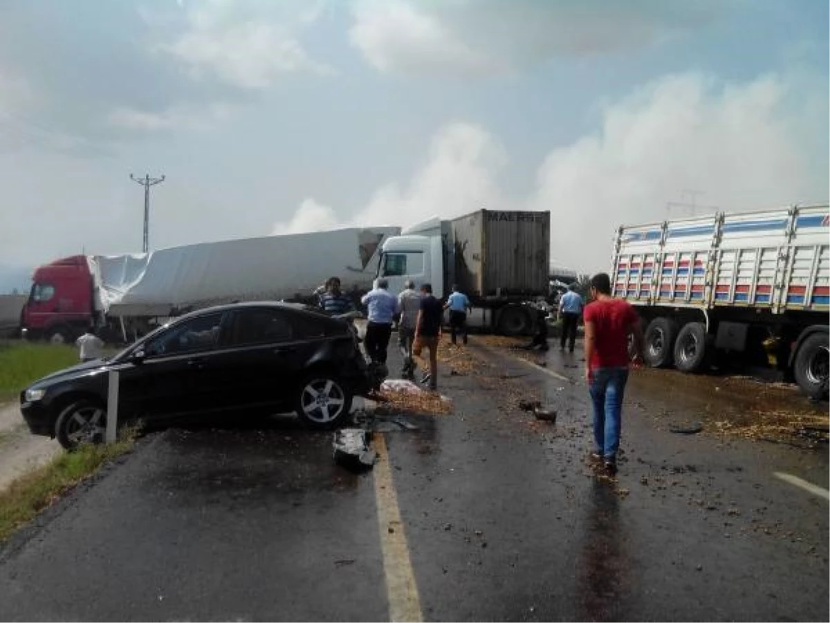 Adana\'da 9 TIR ile 4 Otomobil Birbirine Girdi: 2 Ölü, 8 Yaralı