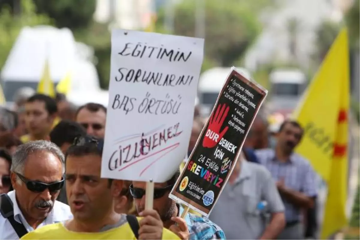 Antalya\'da Öğretmen Eyleminde Türban Protestosu