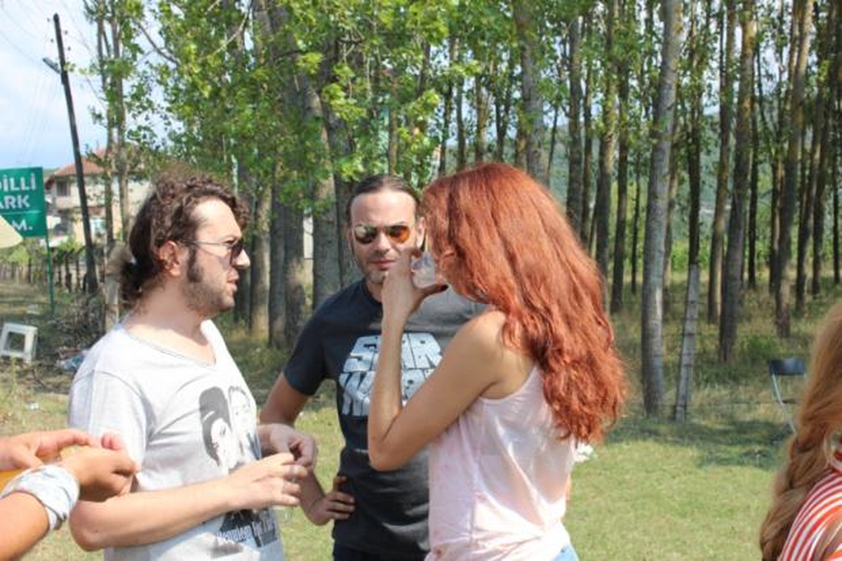 Halil Sezai'nin Filmini Azra Akın'ın Tecavüz Sahnesi Bile Kurtaramadı