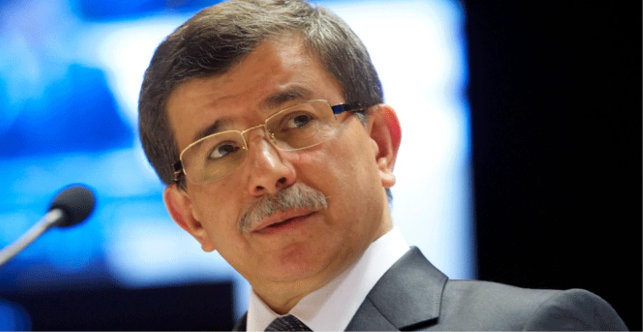 Başbakan Davutoğlu, Türk Kızılayı\'na 6 Kurban Hissesi Bağışladı